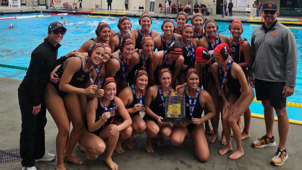 womens waterpolo at championship tournament 